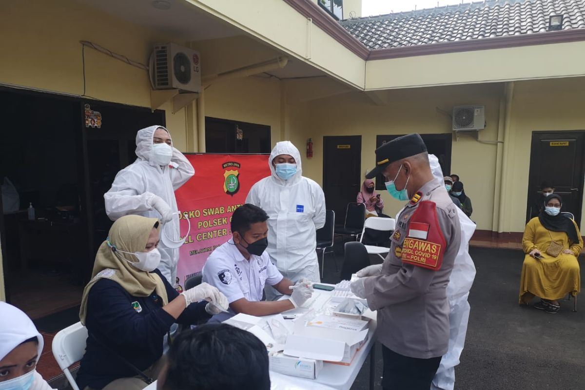 Polsek Cilandak tes antigen 409 warga yang telah balik ke Jakarta