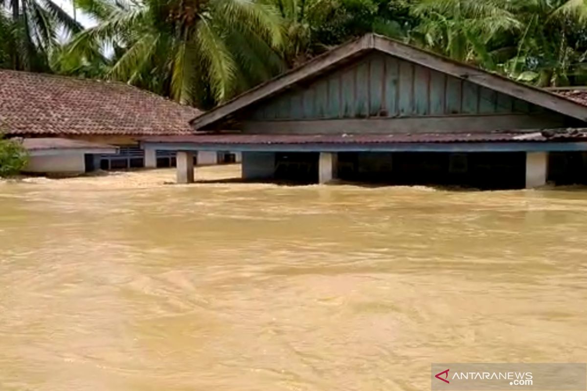 Banjir rendam ratusan rumah warga lima desa di Musi Rawas