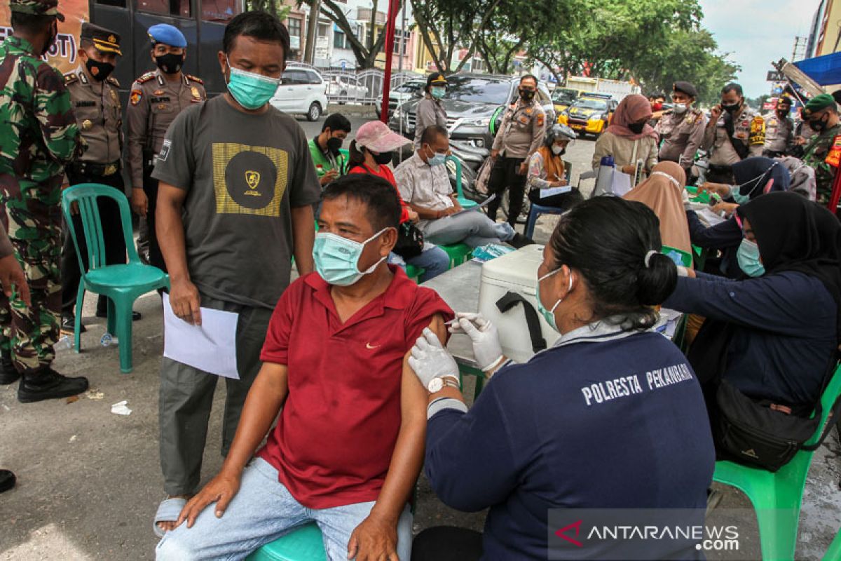 Vaksinasi COVID-19 jadi syarat mengurus Adminduk di Pekanbaru