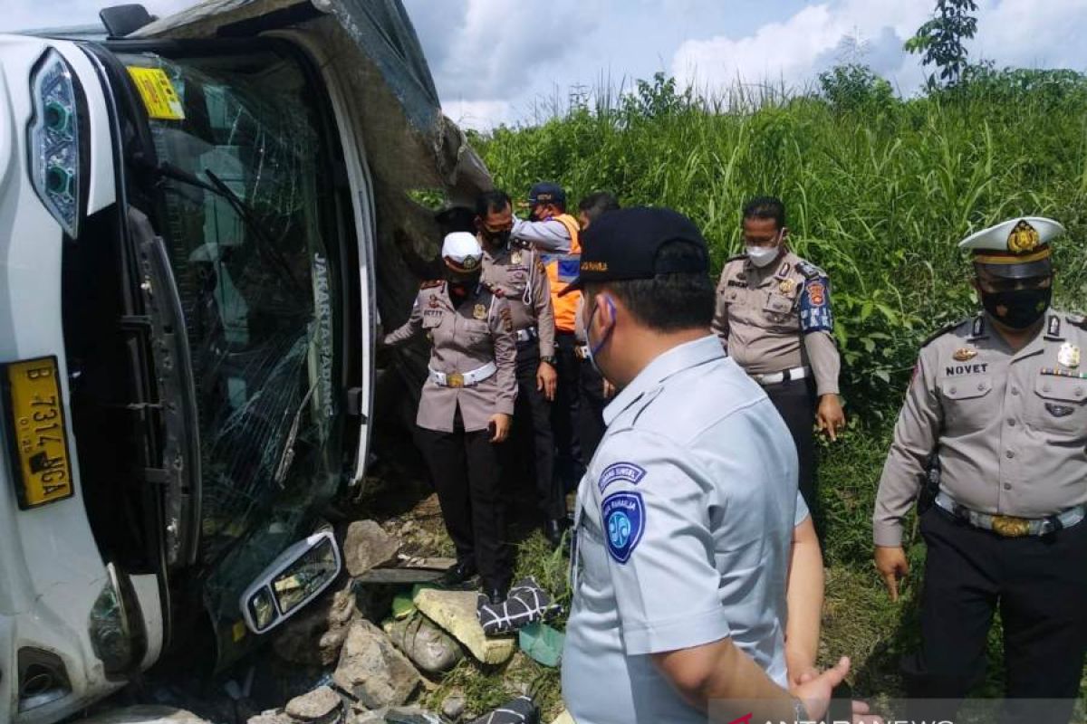 Nama-nama korban meninggal kecelakaan bus Sambodo jurusan Padang-Jakarta di Bayunglincer