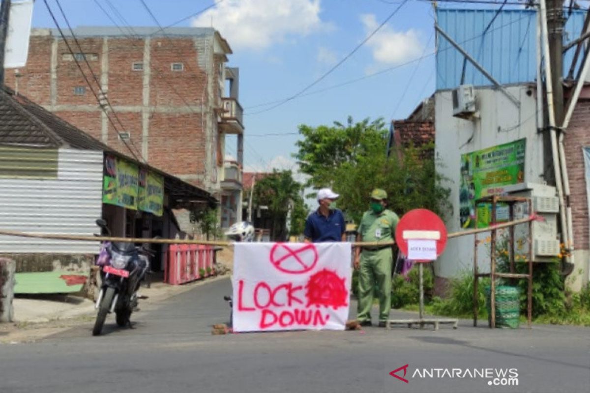 Akses jalan satu desa di Kudus ditutup sementara untuk tekan COVID-19