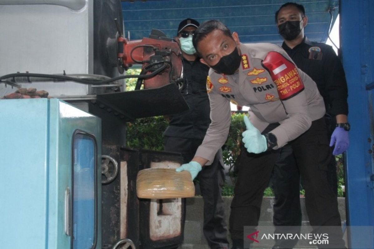 Polres Metro Jakarta Barat musnahkan ganja 165 kg dan sabu 4,5 kg