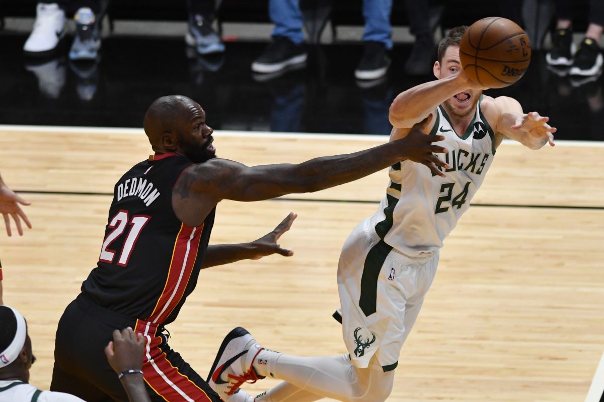 Bucks kembali unggul atas Miami Heat pada gim ketiga