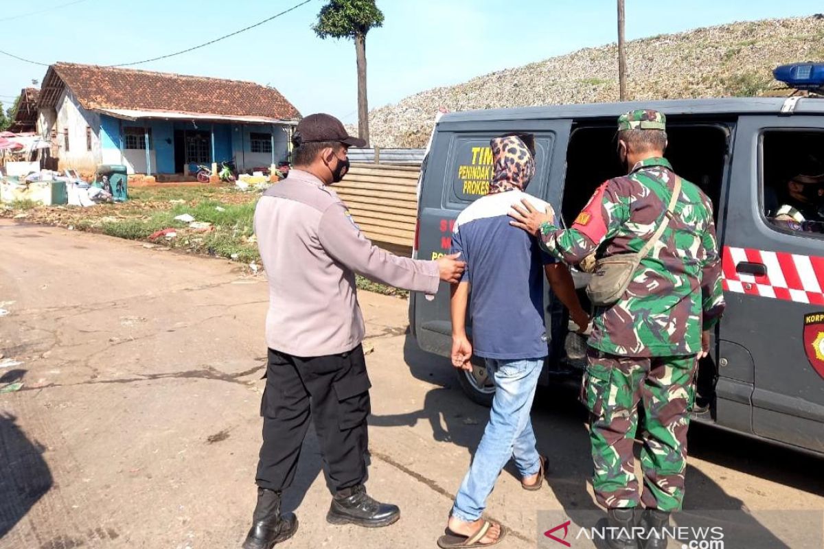 Pemulung di TPA Burangkeng Bekasi jalani tes antigen