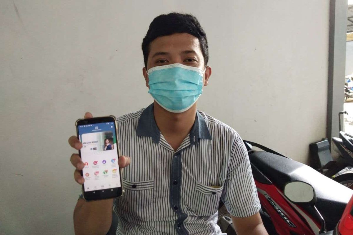 Febri ajak peserta JKN-KIS lengkapi smartphone dengan aplikasi Mobile JKN