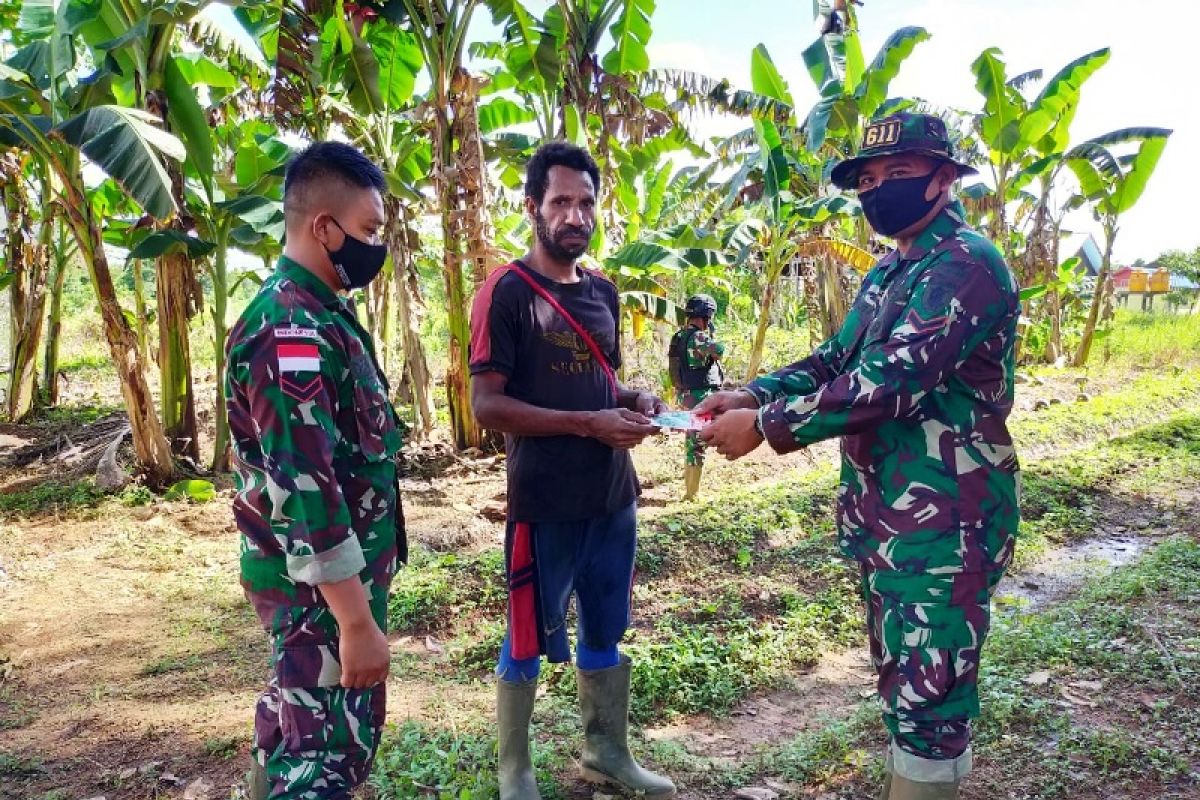 Satgas TNI Yonif 611 bantu bibit tanaman warga di perbatasan