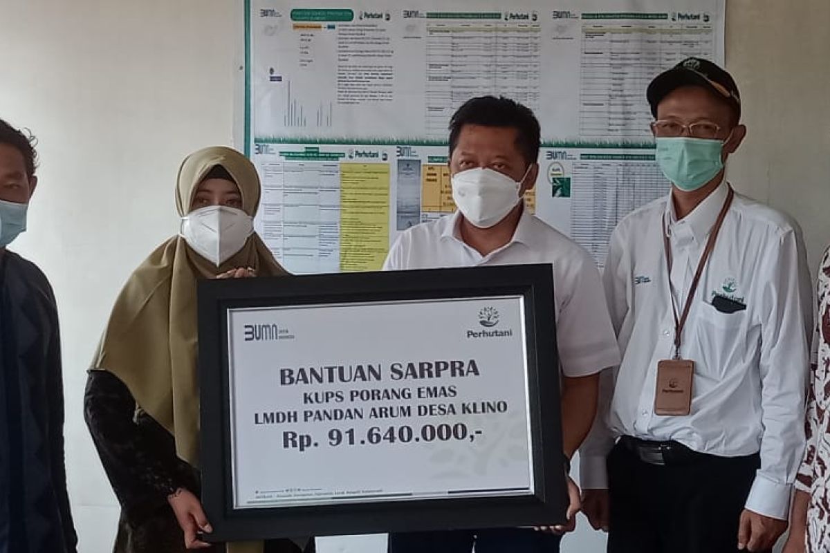 Perhutani serahkan  bantuan KUPS Rp91 juta pada LMDH Pandan Arum