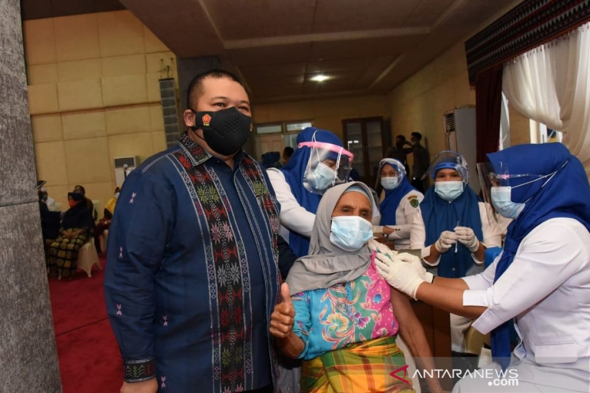 Ribuan Lansia Tapsel- Paluta ikut vaksinasi massal