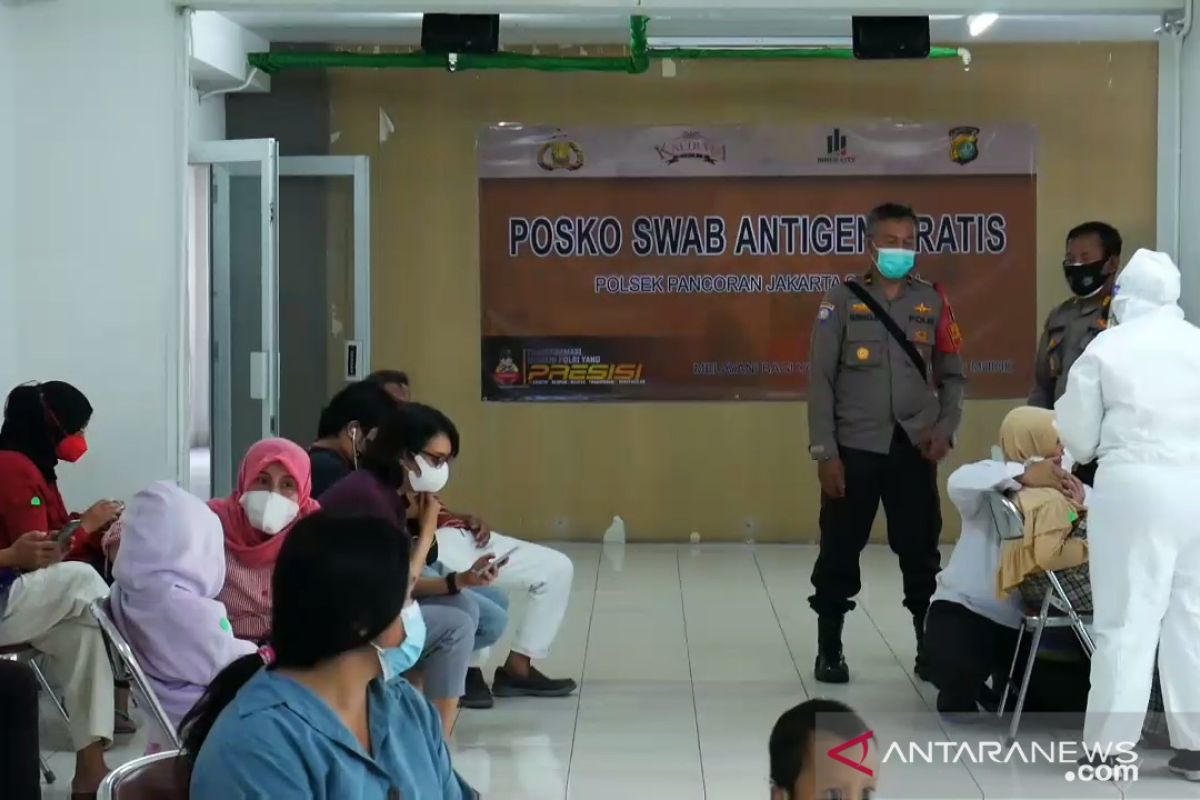 Polsek Pancoran tes antigen penghuni apartemen di Kalibata