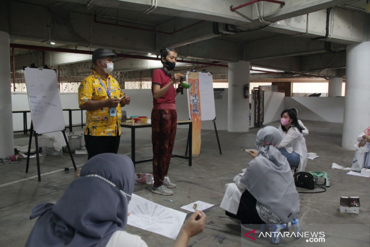 Wujud Gerakan Cinta Batik Indonesia, Dosen UMN Gelar Pelatihan membatik