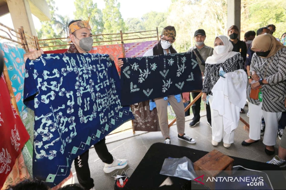 Sandiaga Uno dan Raffi Ahmad sosialisasi Anugerah Desa Wisata di Puncak Bogor