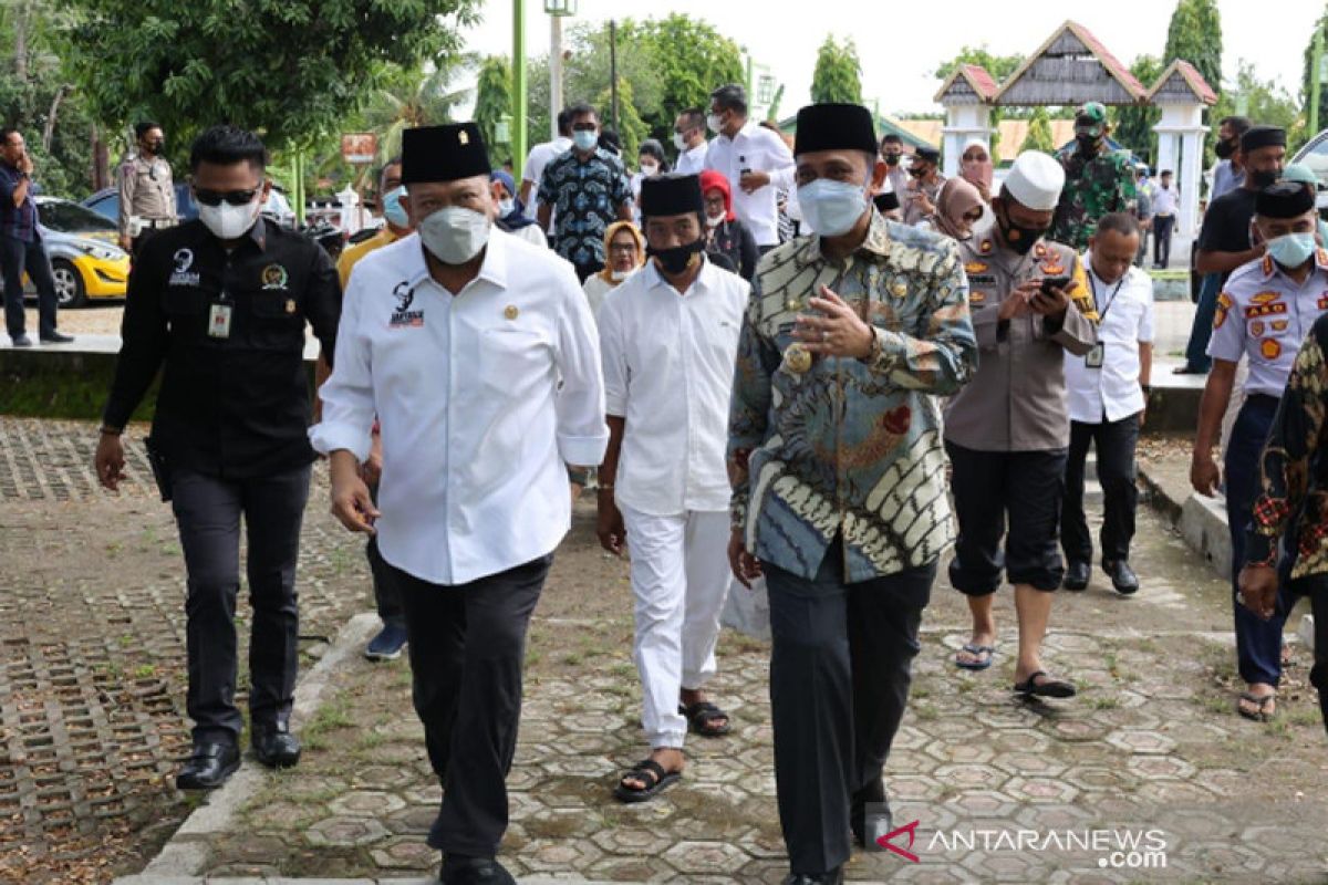 Ketua DPD RI minta polisi ungkap motif pembakaran kantor desa Padangloang