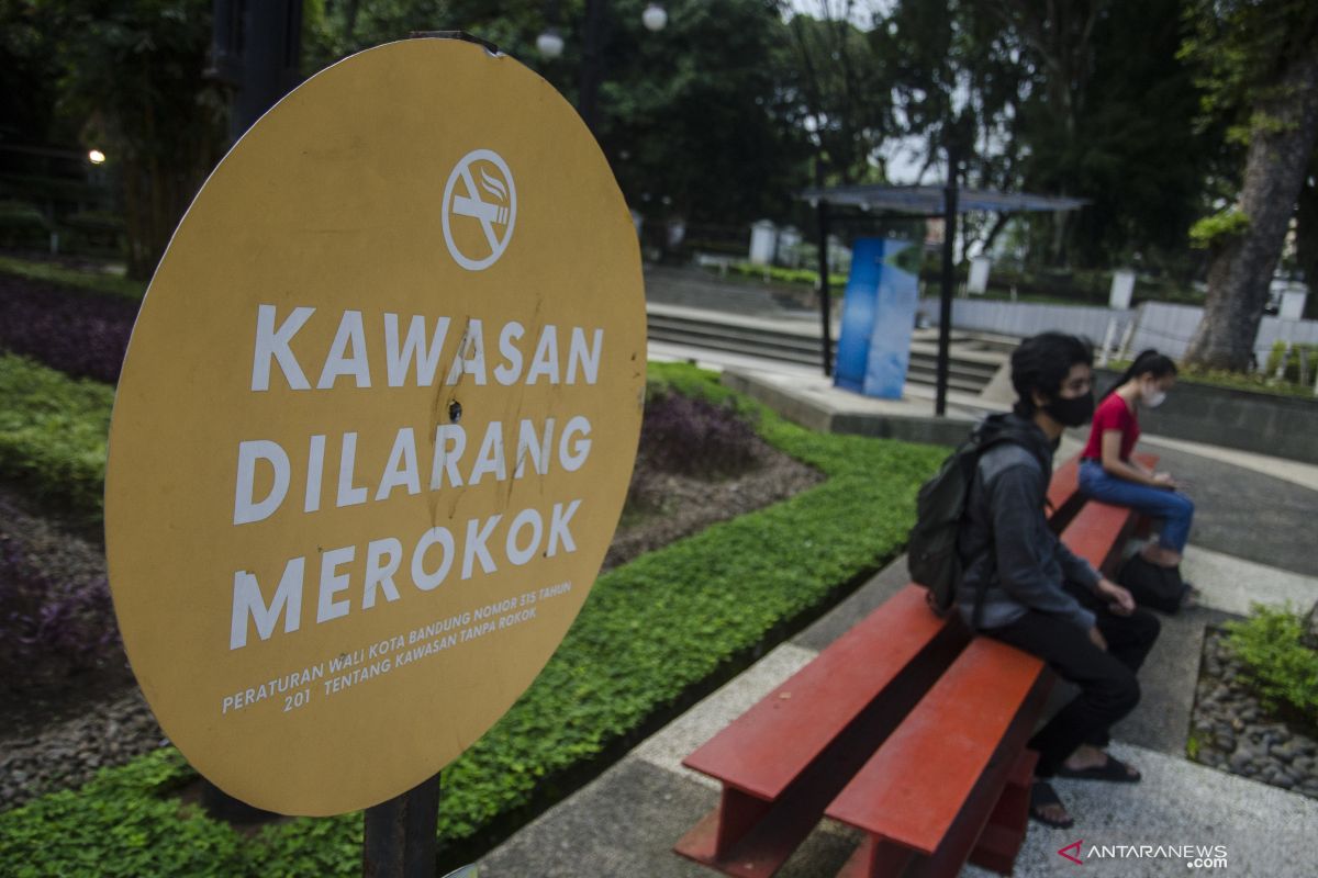 Merokok di kawasan tanpa rokok kena denda Rp500 ribu di Kota Bandung