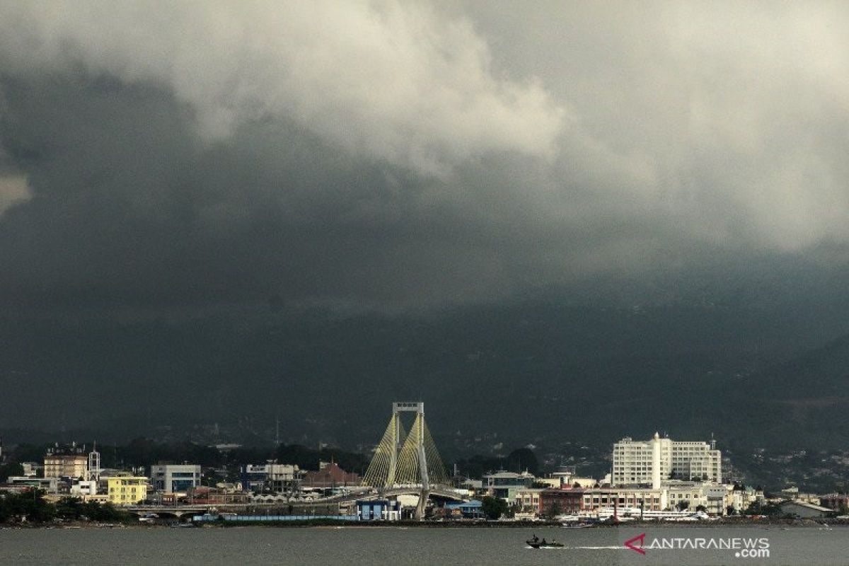 Hujan lebat diprakirakan meliputi sebagian wilayah Indonesia