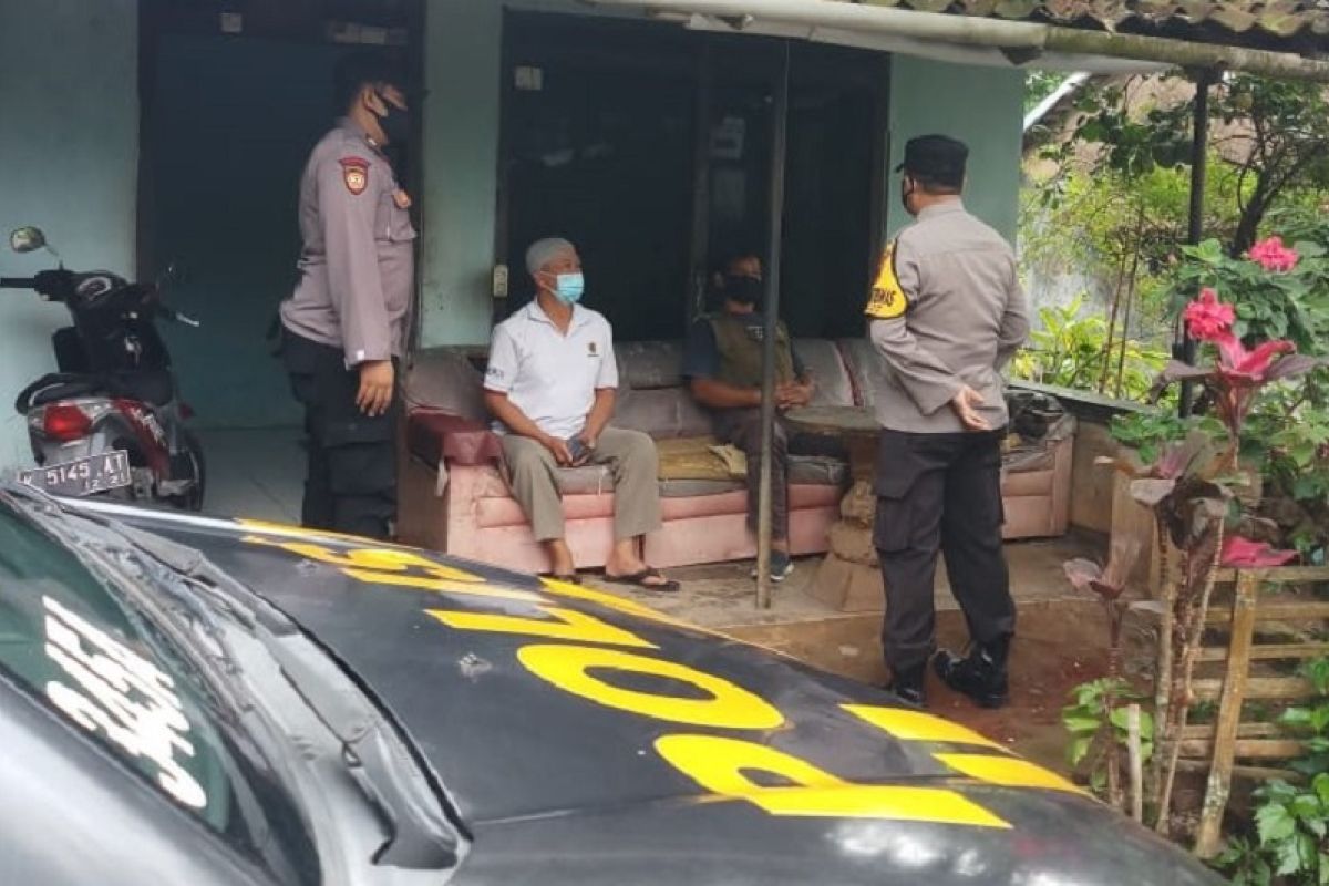 Sambangi rumah warga Kudus, polisi ajak patuhi prokes cegah COVID-19