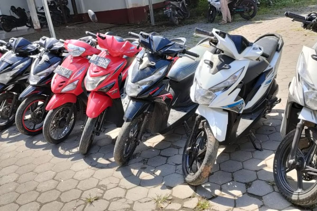Tim Puma Polres Loteng amankan 10 sepeda motor hendak dibawa ke Pulau Sumbawa