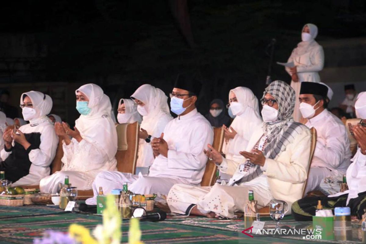 Ulama dan umara Jawa Timur berdoa bersama untuk keselamatan Palestina