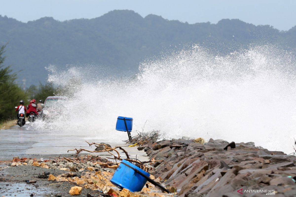 Awas, gelombang sangat tinggi hingga 6 meter di perairan Indonesia mulai 15-16 Juni 2021