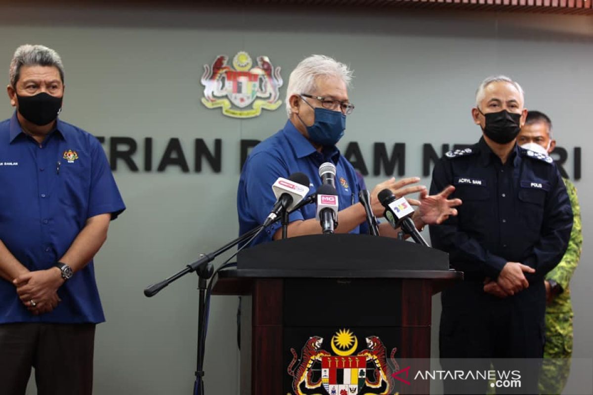 Pasien Positif COVID-19 naik, Malaysia kerahkan 55.000 polisi selama "full lockdown"