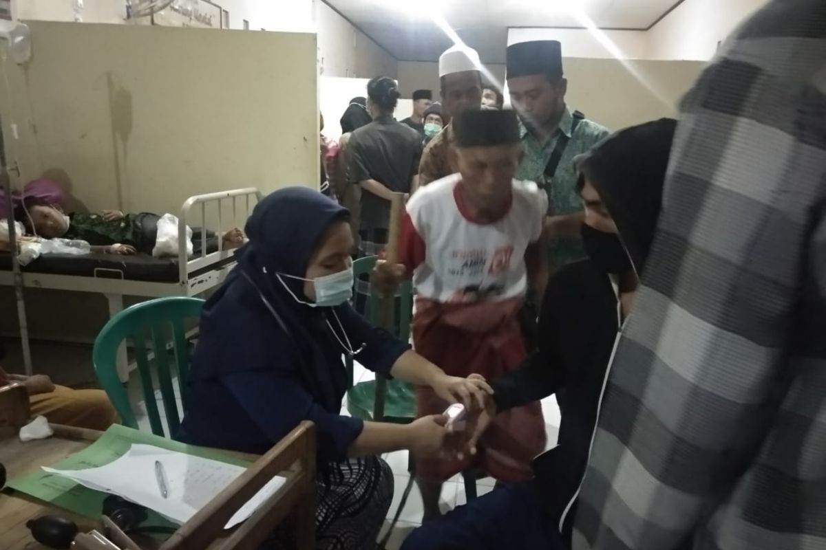 Video ratusan warga di Janapria Loteng diduga keracunan setelah makan nasi bungkus dzikiran