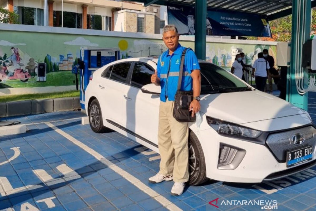 Indonesia aiming to become major electric vehicle player: minister