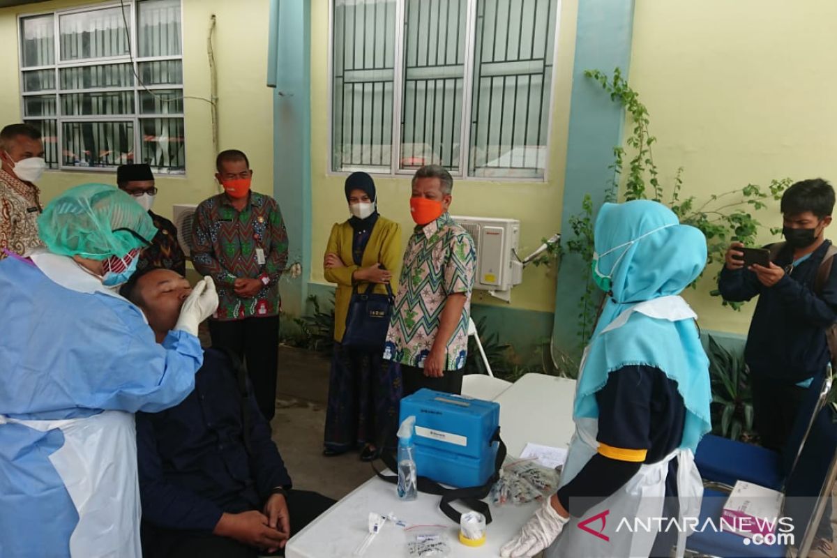 897 santri asal Kubu Raya jalani tes COVID-19 sebelum tinggalkan daerah