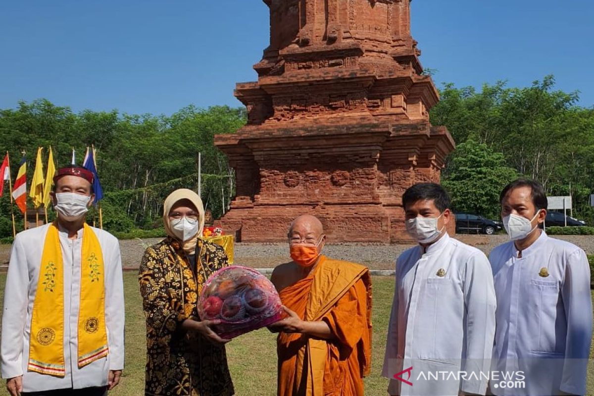 Majelis Buddhayana Jatim gelar peringatan Tri Suci Waisak di Candi Jabung