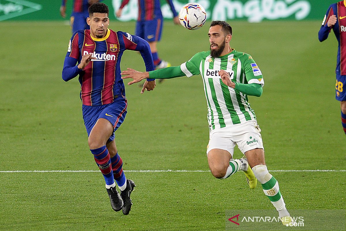 Ronald Araujo sampai pensiun di Barcelona