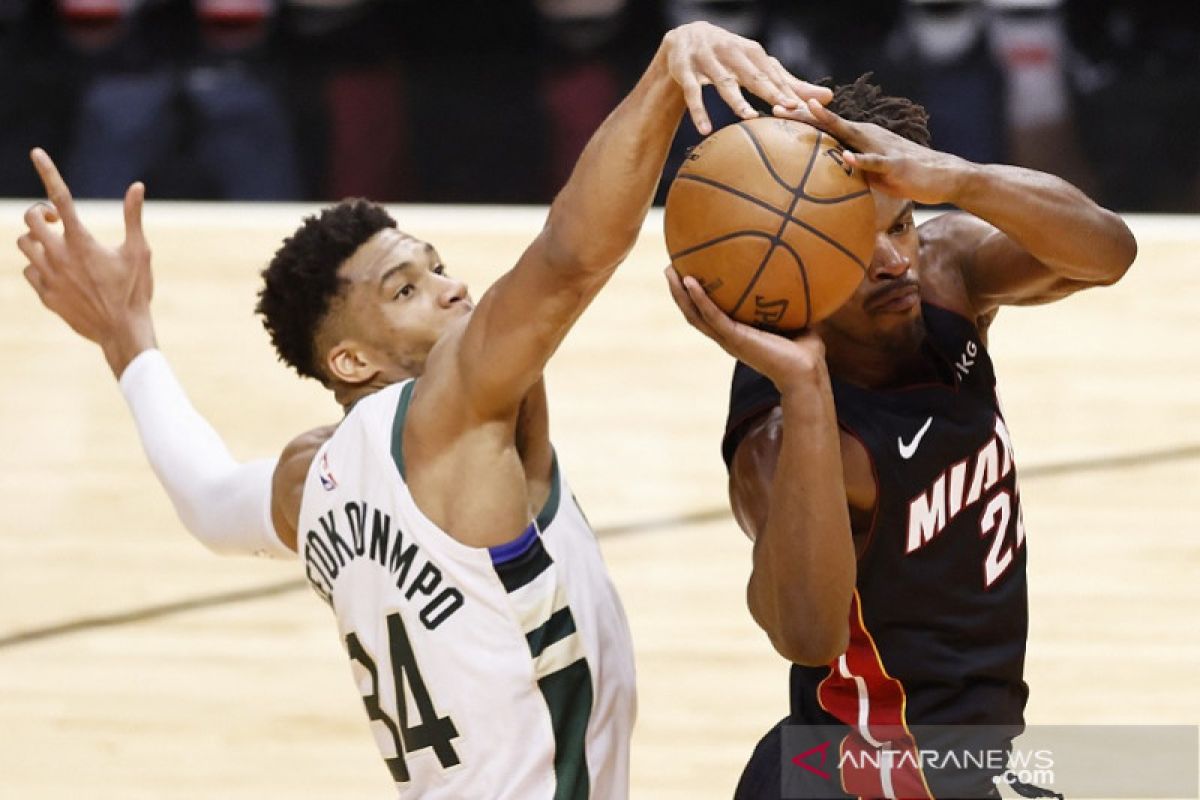 NBA, Antetokounmpo triganda, Bucks sapu bersih Heat 4-0