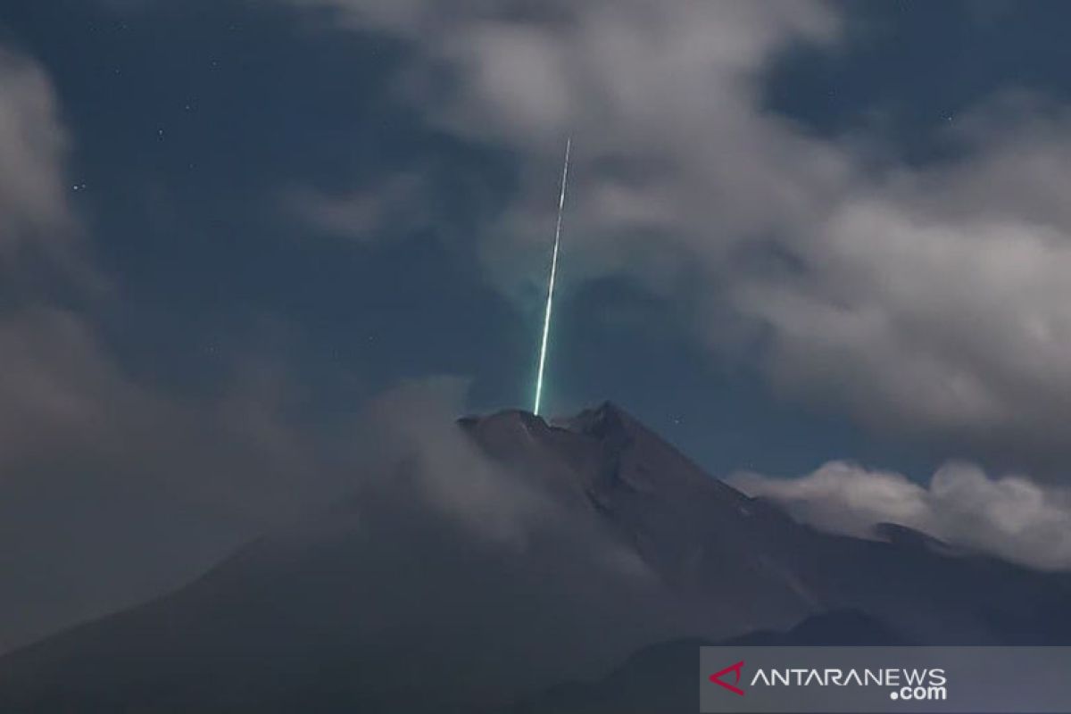 LAPAN: Cahaya hijau dekat Merapi kemungkinan terkait hujan meteor