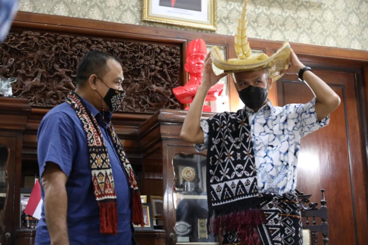 Raja Rote "matur nuwun" ke Ganjar jaga warga NTT di Jateng