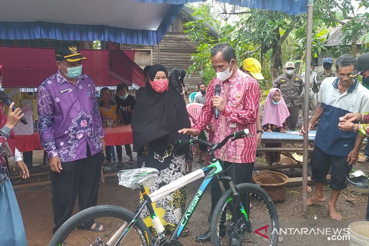 Lomba mancing ramaikan Manunggal Tuntung Pandang di Desa Handil Gayam