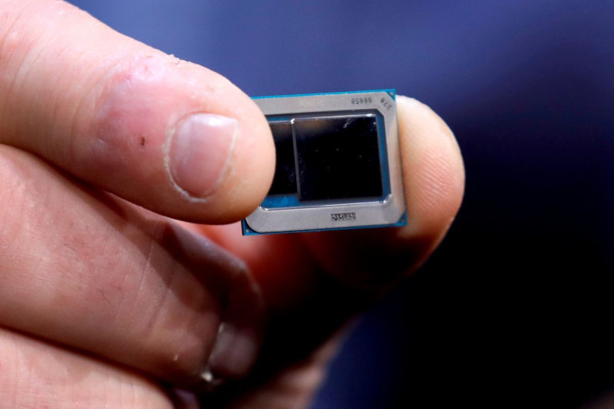 Intel perkirakan kurangnya pasokan "chip" bertahan lebih dari setahun