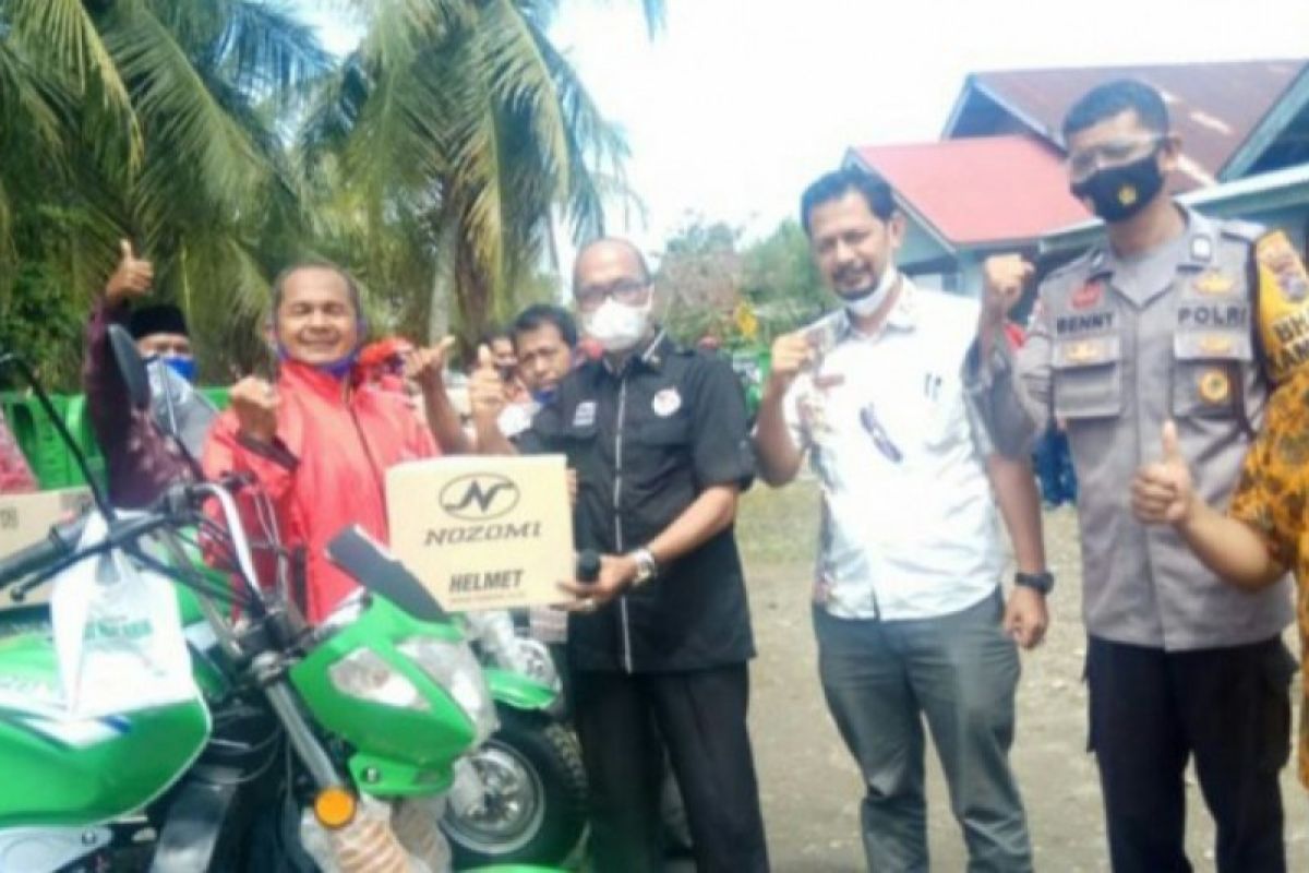 Legislator salurkan 17 unit becak motor ke petani Padang Pariaman