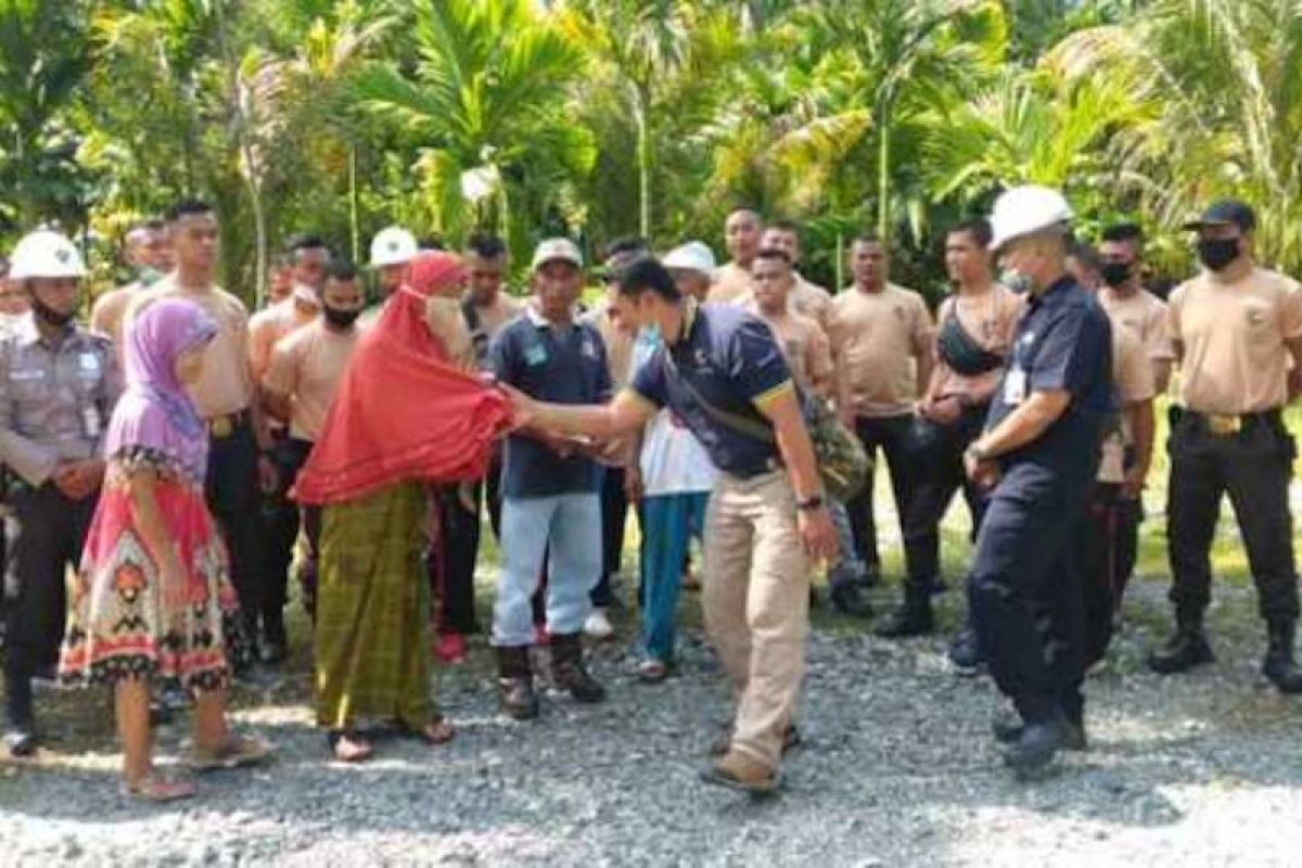 Sekuriti Semen Padang gelar kegiatan sosial dan serahkan zakat di Batu Gadang