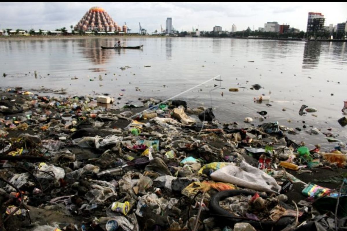 Jangan buang sampah sembarangan, mikroplastik sulit dideteksi di laut