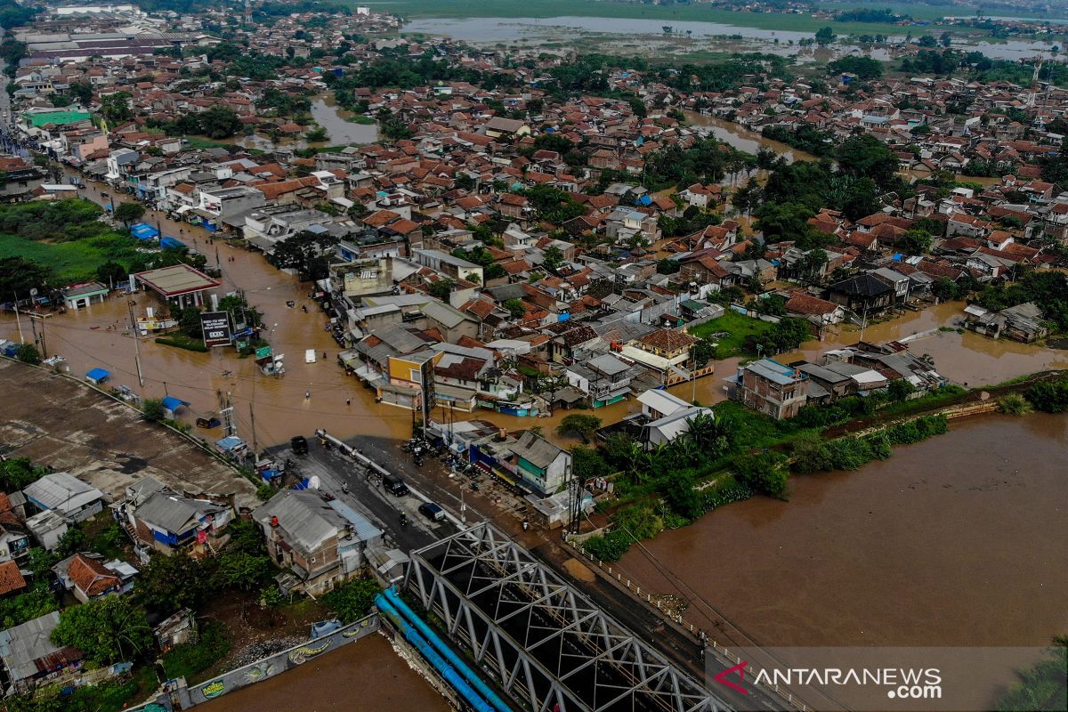 UI bluemetric ukur kualitas lingkungan pesisir pantai Sungai Citarum