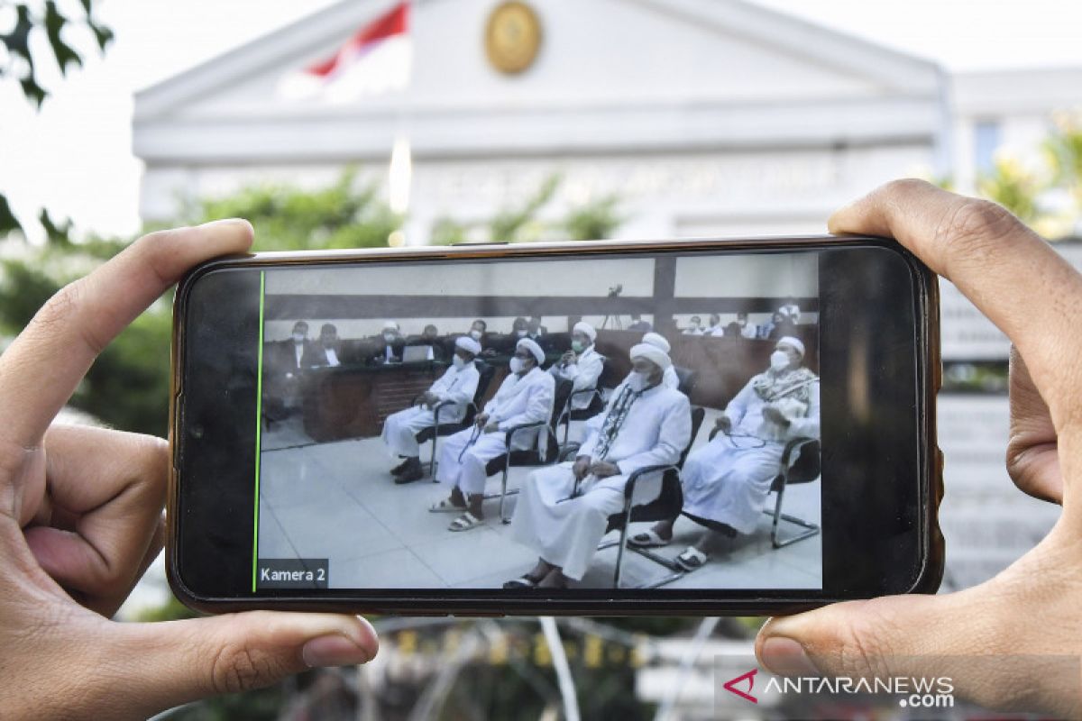 Rizieq Shihab dituntut enam tahun penjara