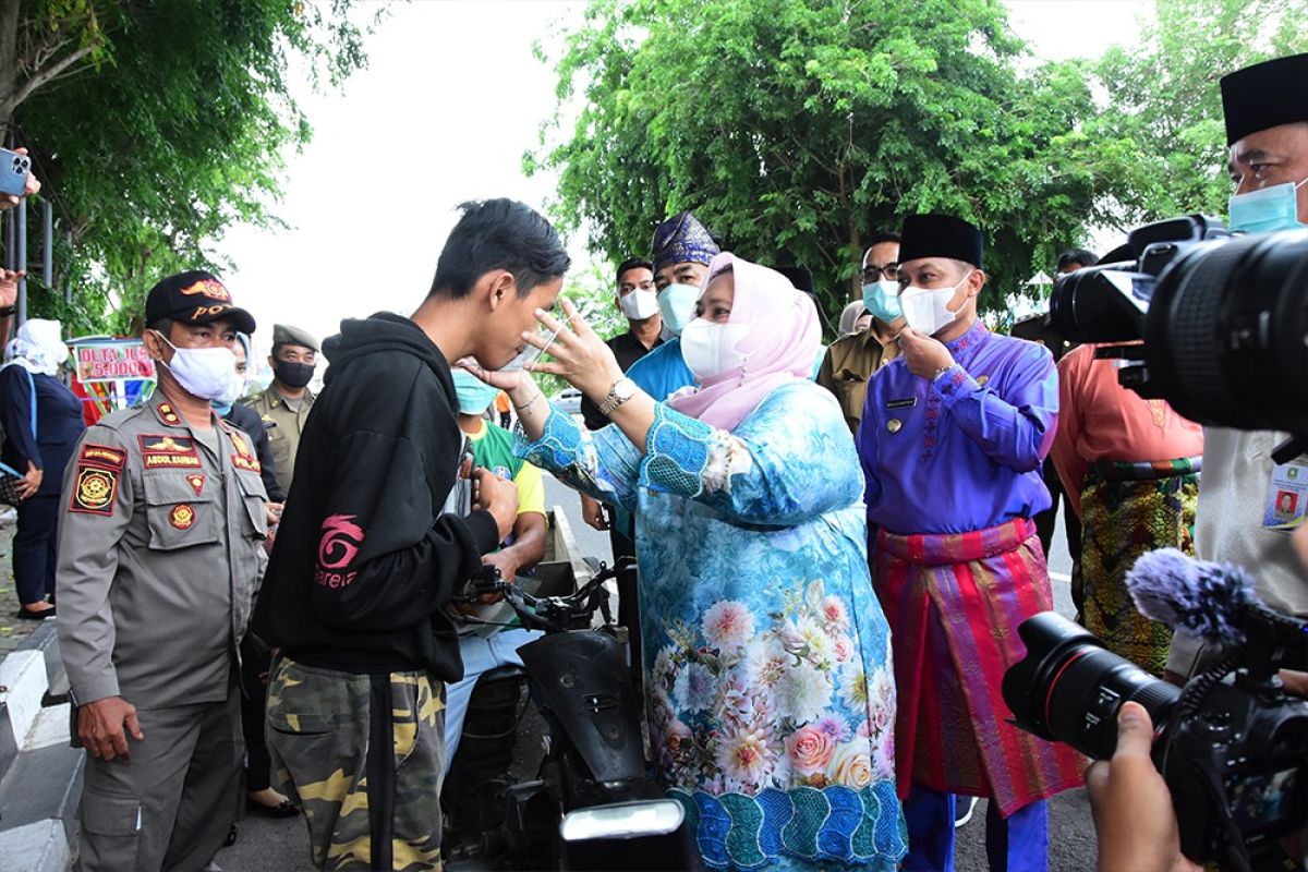 Tinjau PPKM, Bupati Bengkalis minta warga patuhi prokes