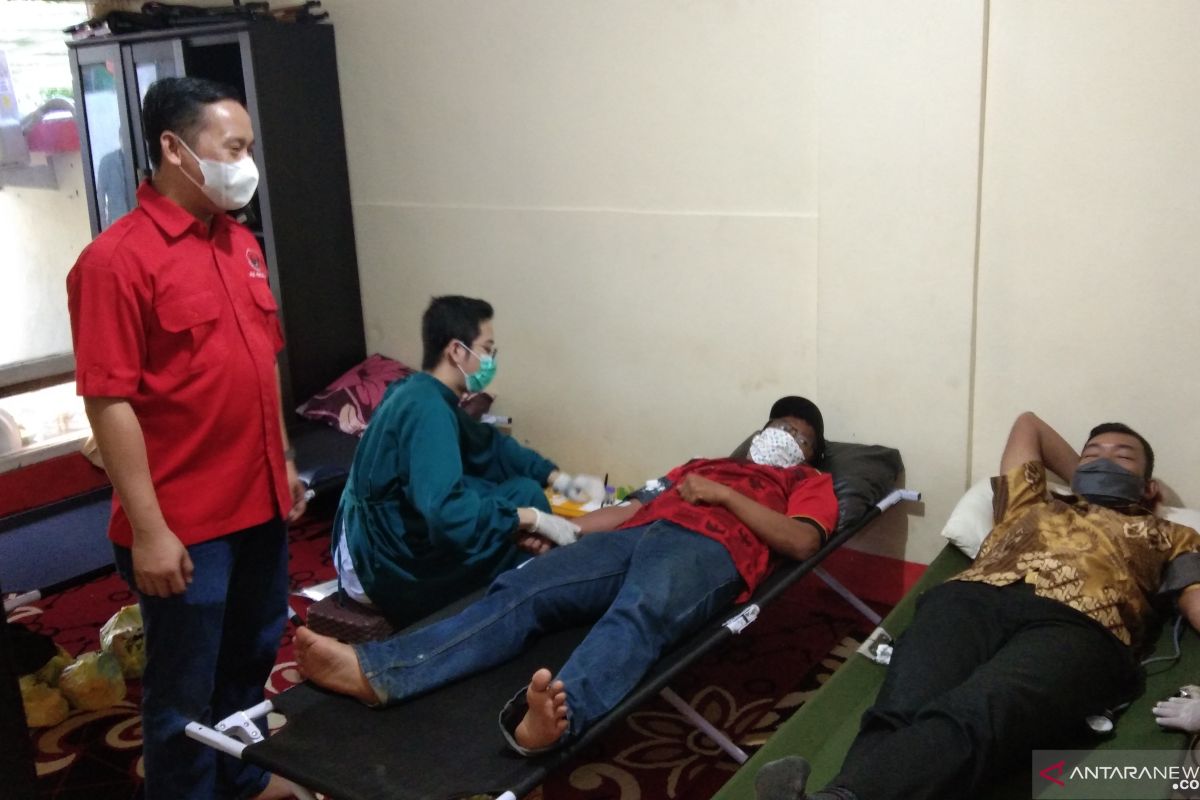 Sumbang 50 kantong darah ke UTD Palang Merah Indonesia