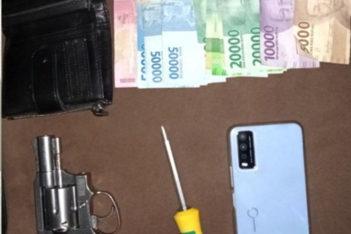 Polisi  Tangerang tangkap pelaku pencuri HP ancam korban dengan airsoft gun