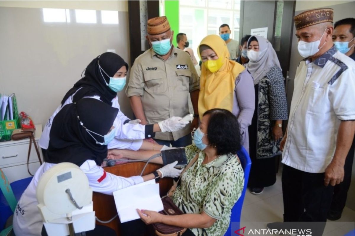 Gubernur Gorontalo ingatkan warga tetap ikuti vaksinasi selama PPKM mikro