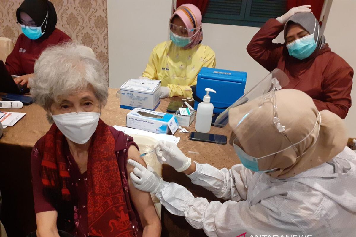 10,7 juta penduduk Indonesia sudah jalani vaksinasi COVID-19