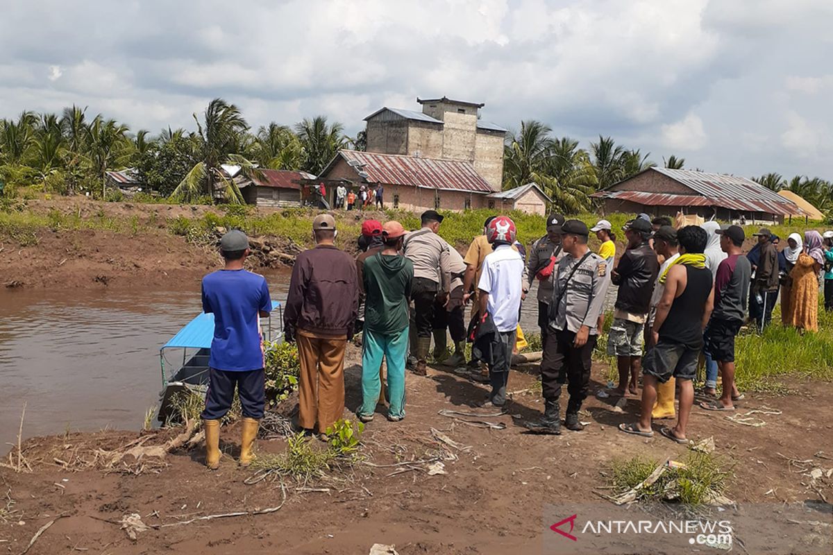 Memancing, warga  diterkam buaya