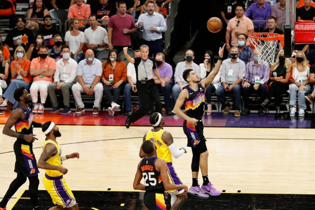 Playoff NBA, Booker antar Suns ungguli sementara Lakers 3-2