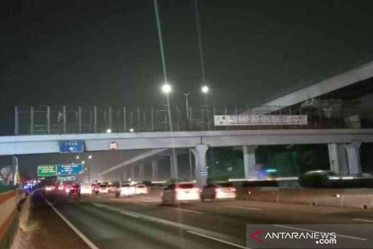 Jasa Marga tunda pekerjaan bongkar girder jembatan KM 5+45 Tol Japek