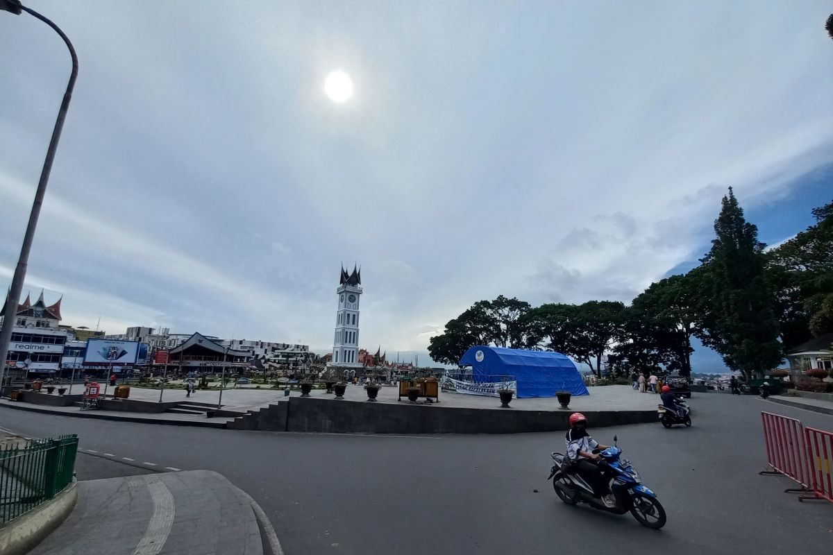 Taman Jam Gadang Bukittinggi kembali dibuka