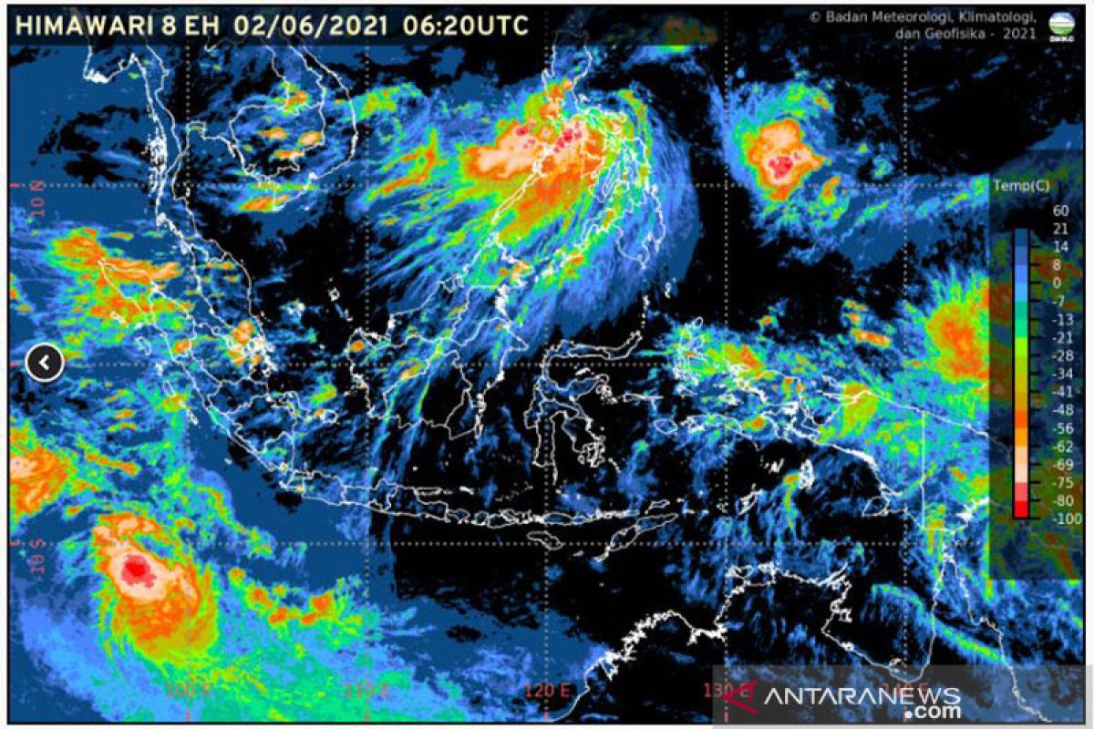 Cuaca hari ini, warga Sumbar waspadai hujan disertai kilat dan angin kencang