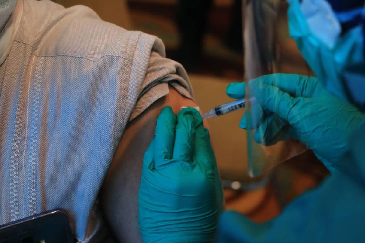 1.771 pekerja RHU di Surabaya ikuti vaksinasi COVID-19 massal