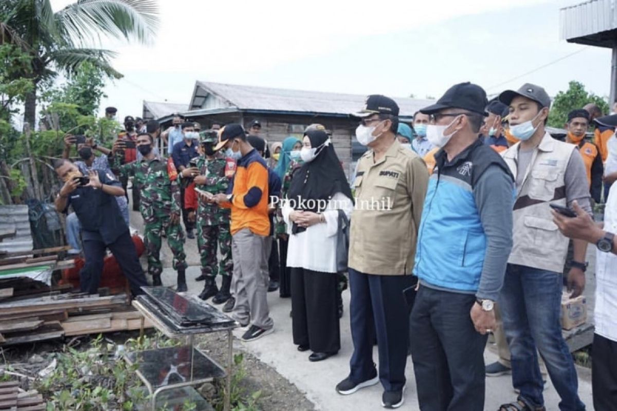 Bupati Inhil dan Kepala BPBD Riau tinjau korban tanah longsor